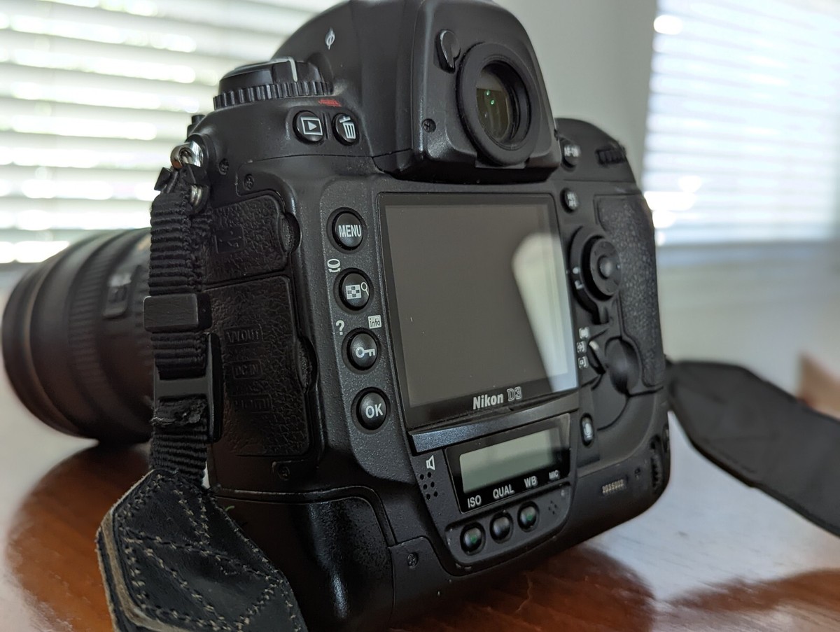 Nikon D3 12MP AF-S Nikkor 24-70mm, SB-800 flash, camera bag and