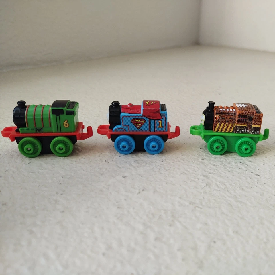 Thomas And Friends Minis Lote De 3 Trens Superman Thomas Percy 6 Porter Futebol - Imagem 4 de 4