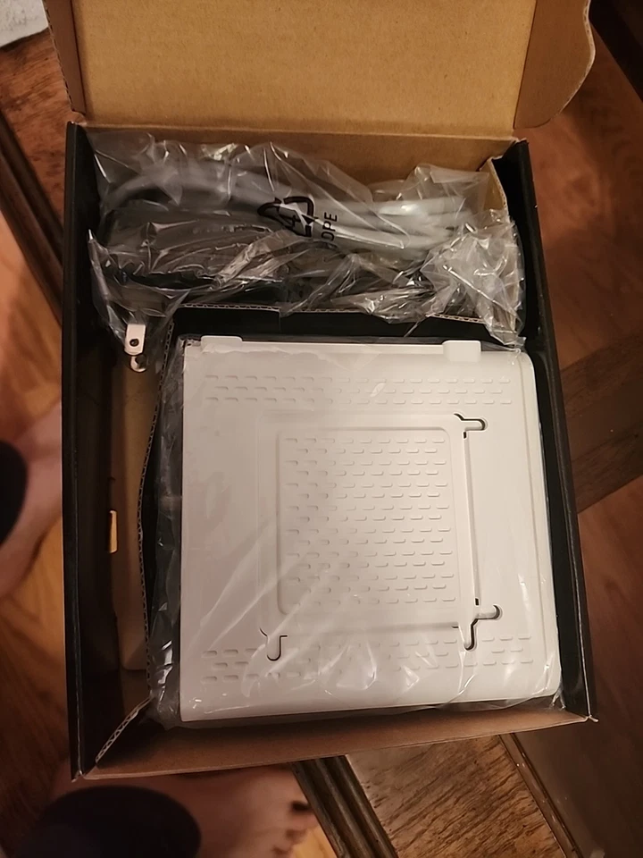 Motorola Arris Surfboard Modem SB6141 White DOCSIS 3.0 400 Series 581902-022-00 - Image 2 of 4