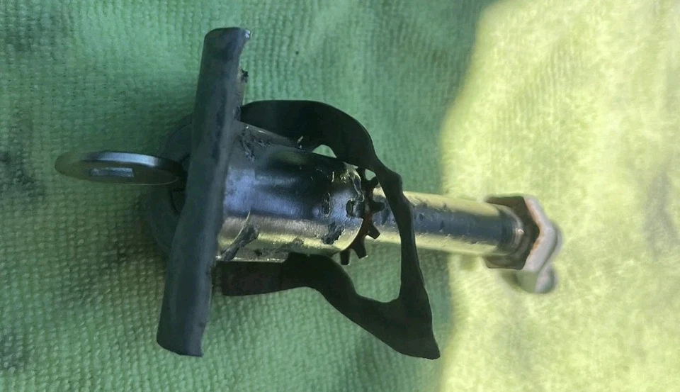 1961 1962 LINCOLN CONTINENTAL TRUNK LOCK WITH KEY - Image 3 of 3