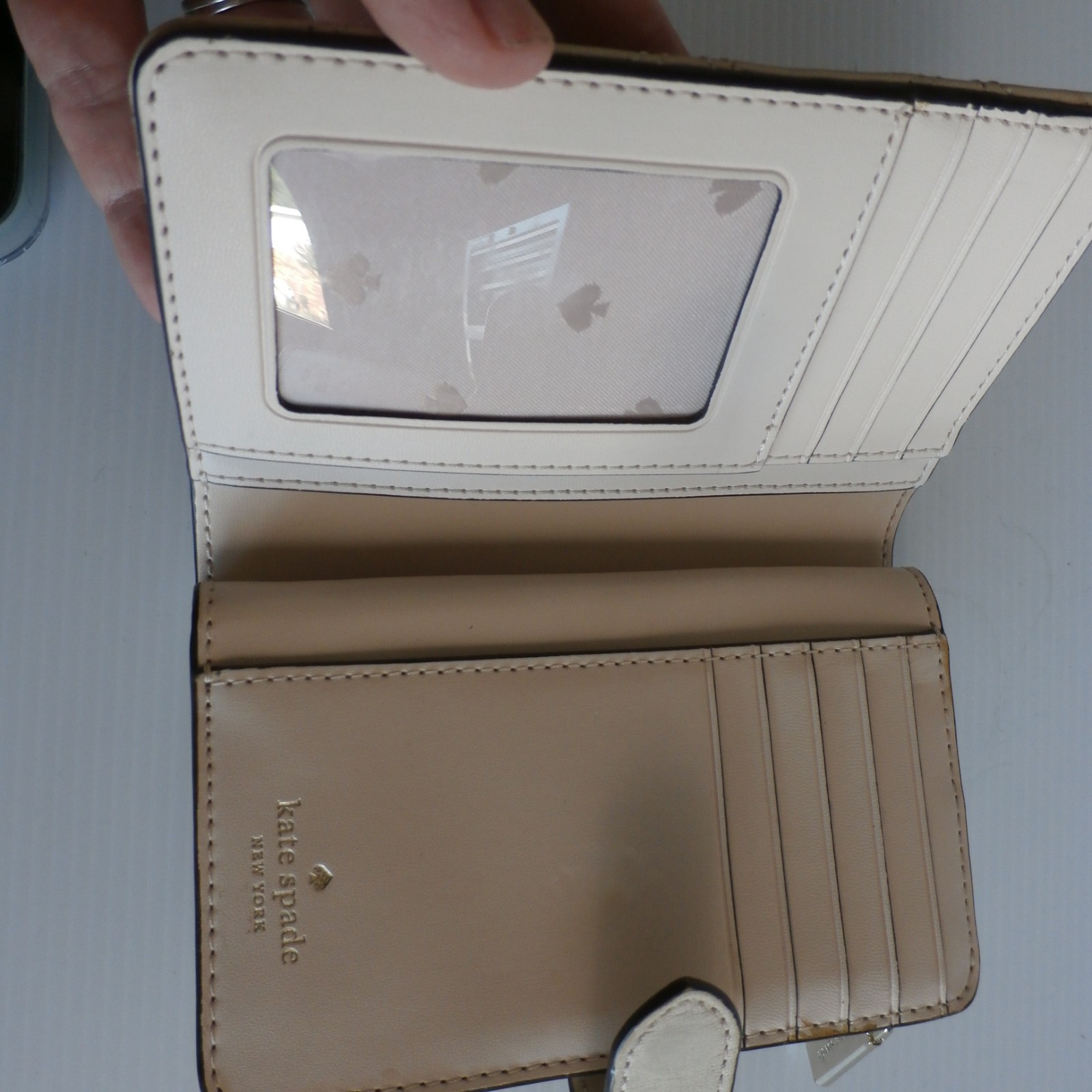 Kate Spade Carey medium wallet quilted beige leather bi-fold snap lock & zipper