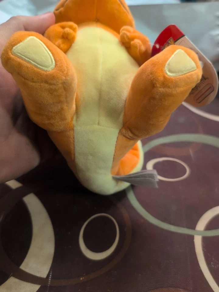 Peluche WCT Pokémon Charmander mercancía con licencia oficial sentado Foto 2 de 4
