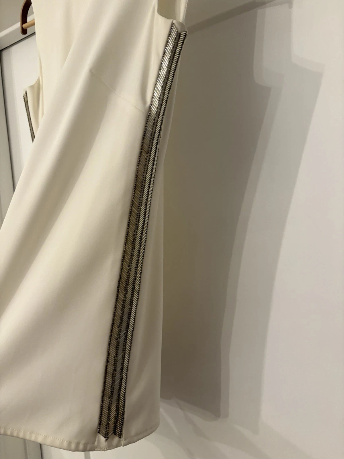 OFF WHITE Mini abito nuovo con etichette BCBG Max Azria onice perline laterali bianco sporco taglia XS *LEGGI*