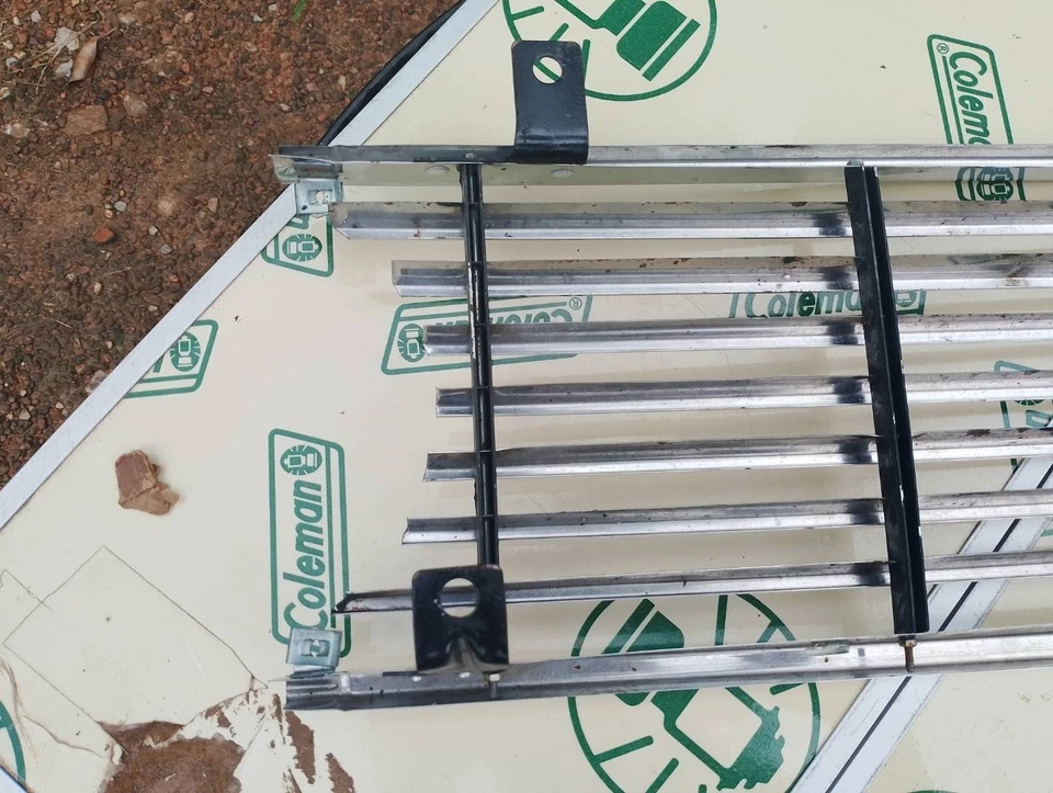 Datsun Bluebird 411 410 Front Grille Radiator Nos JP - Image 4 of 4