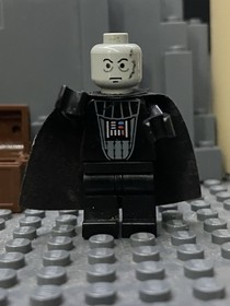 LEGO Star Wars Darth Vader Light Bluish Gray Head Minfigure sw0004