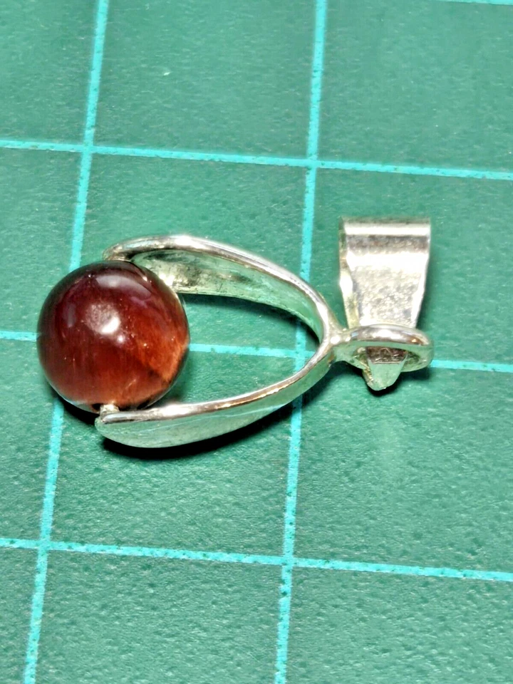 Vintage Red Tiger Eye Dangle Pendant in a 18kgp White Gold Setting Stamped Foto 4 de 4