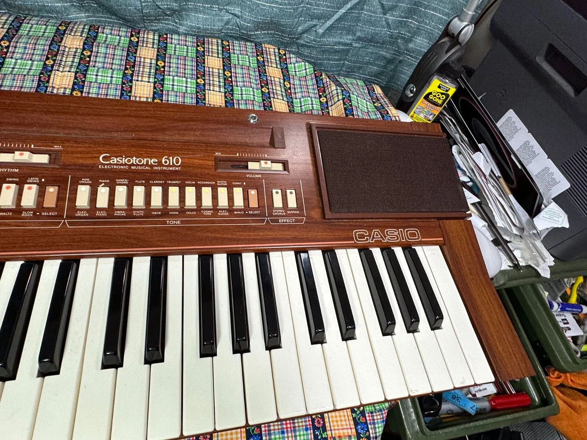 Vintage Casio Casiotone 610 61-Key Electronic Musical Instrument