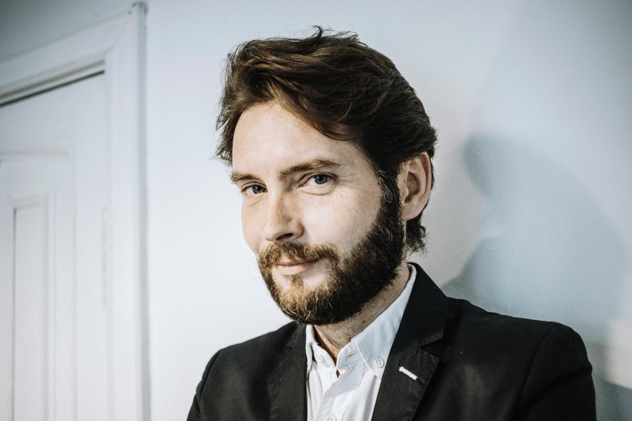 Thumbnail - Revolution