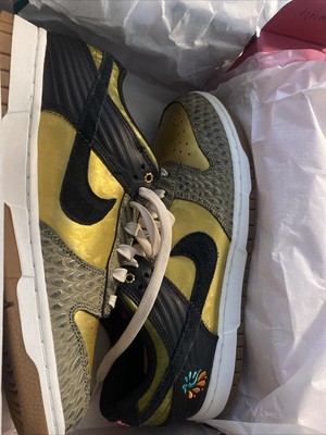 WMNS NIKE DUNK LOW PREMIUM ''DIA DE MUERTOS'' BLACK-KHAKI-GOLD SZ 9.5. Mens 8