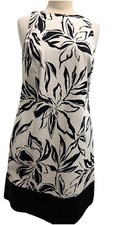 Chaps Women 6 Dress. Sleeveless, Zip In The Back, Has POCKETS!  Black & White
