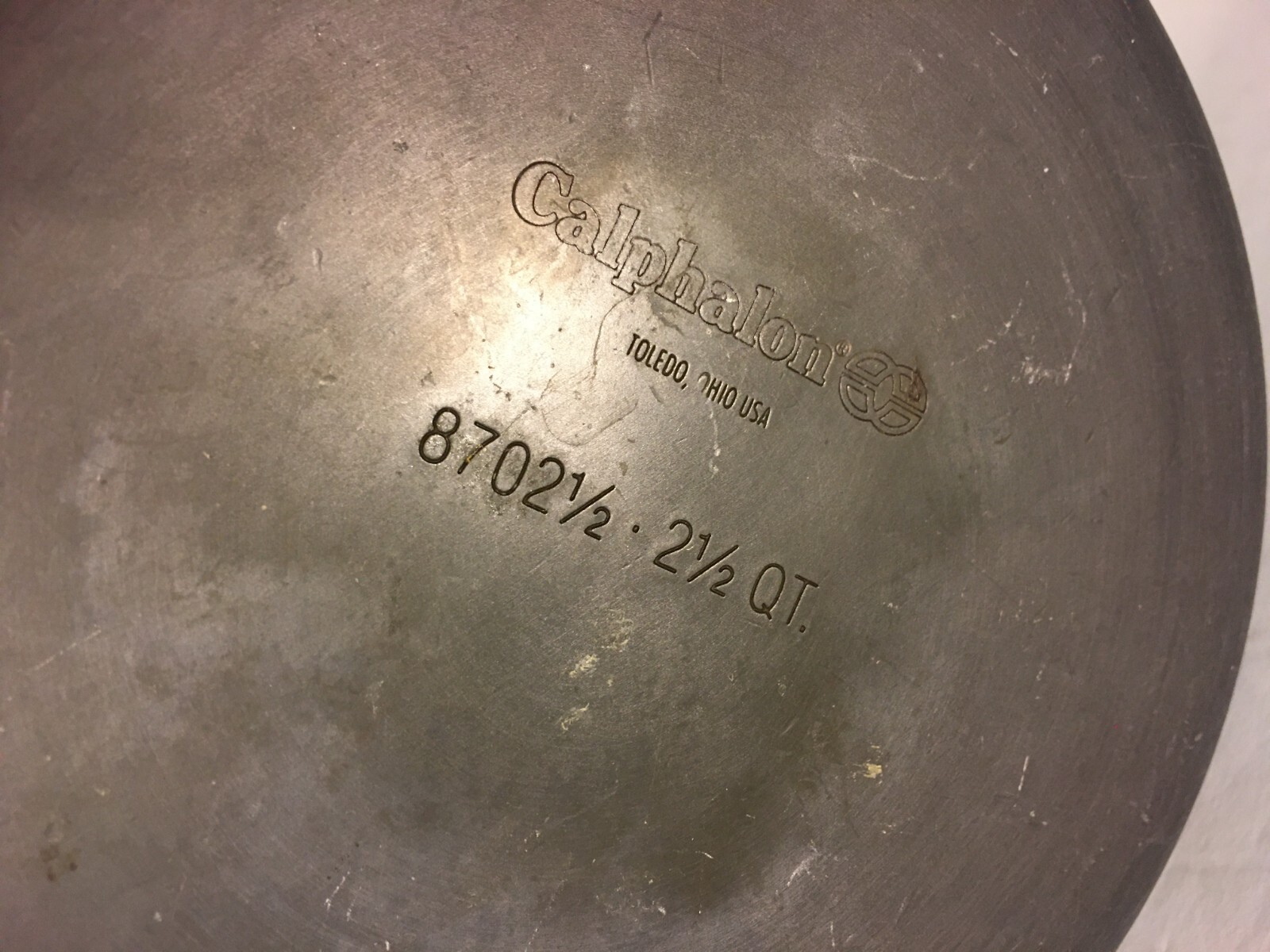 2 CALPHALON Commercial Anodized Aluminum 2 1/2 Qt Pot 1 1/2 quart pots kitchen