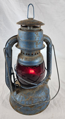 Vintage Dietz kleine blaue Petroleum Laterne rote Glaskugel rustikal Bauernhaus...