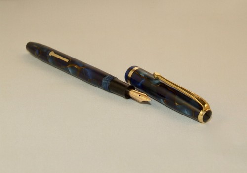 VINTAGE CONWAY STEWART No 12 FOUNTAIN PEN - VEINED PEARL MARBLE - NR MINT- C1955