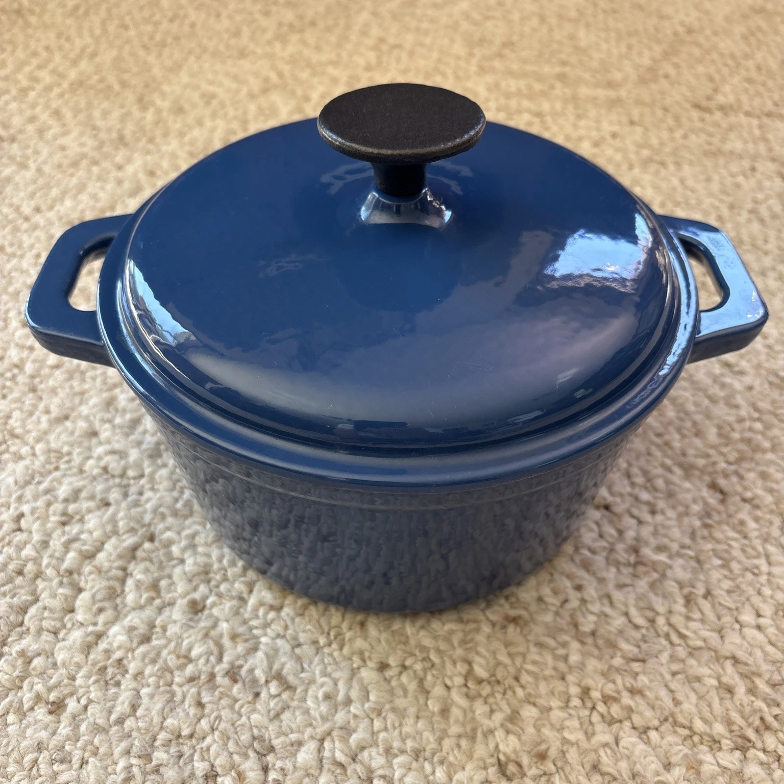 Enameled Cast Iron Holds 2-Quart Covered Round Dutch Oven CLASSIC BLUE BELLA