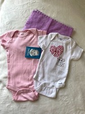 gerber baby girl short sleeve onesies newborn and 0-3 months with burp cloth