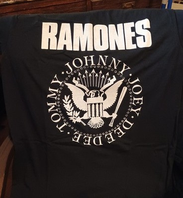 XL the RAMONES original group logo T-Shirt. Classic punk 