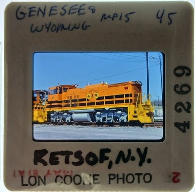 Orig Dia GNWR Geneese & Wyoming MP15DC 45 Rets of NY Mai 1981