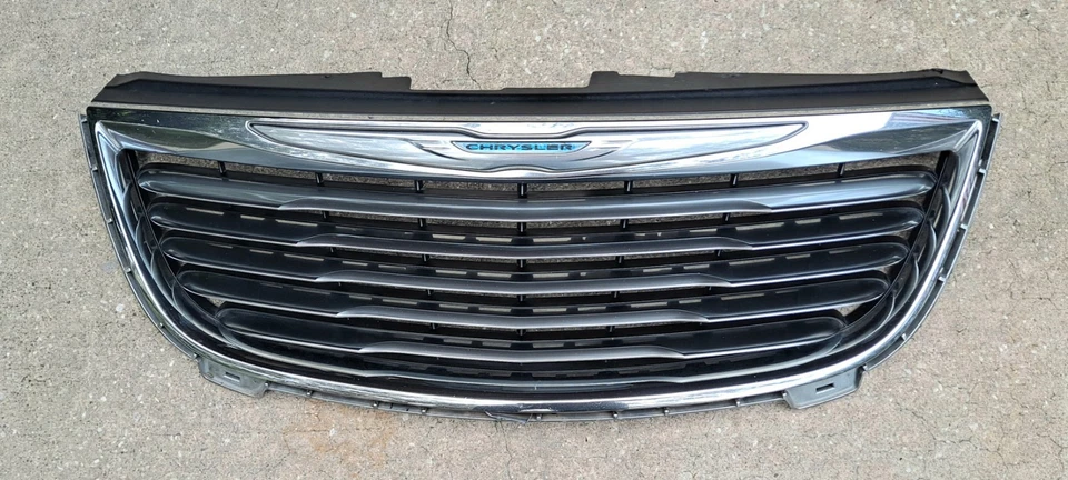2011-2016 Chrysler Town & Country Upper Grille Silver & Chrome Surround (C) - Image 3 of 4