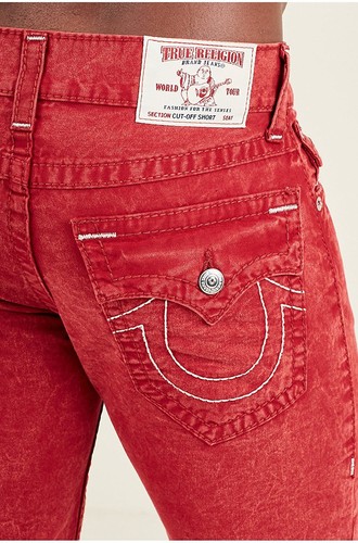 True Religion Men's Straight Big T Cut-Off Jean Shorts w/ Flaps in Mineral Red - Afbeelding 4 van 5