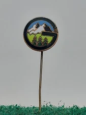 Climbing Mountaineering Club GRAFICAR Zagreb Croatian vintage pin KASUN 1960s !