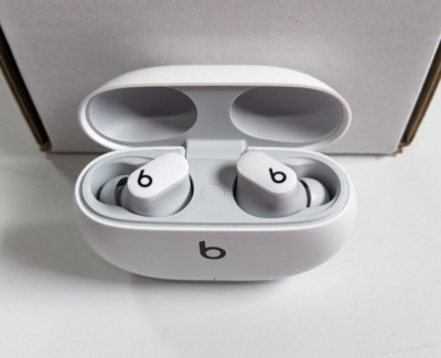 beats studio buds + ホワイト Amazon.com: Beats Studio Buds + True Wireless Noise Cancelling