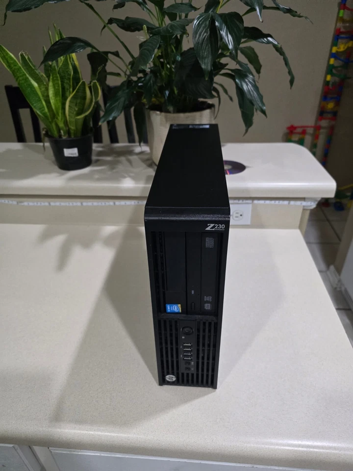 HP Z230 SFF Workstation Desktop Core i5-4590, 16GB Ram, 500GB SATA Win10 PRO - Image 3 of 4