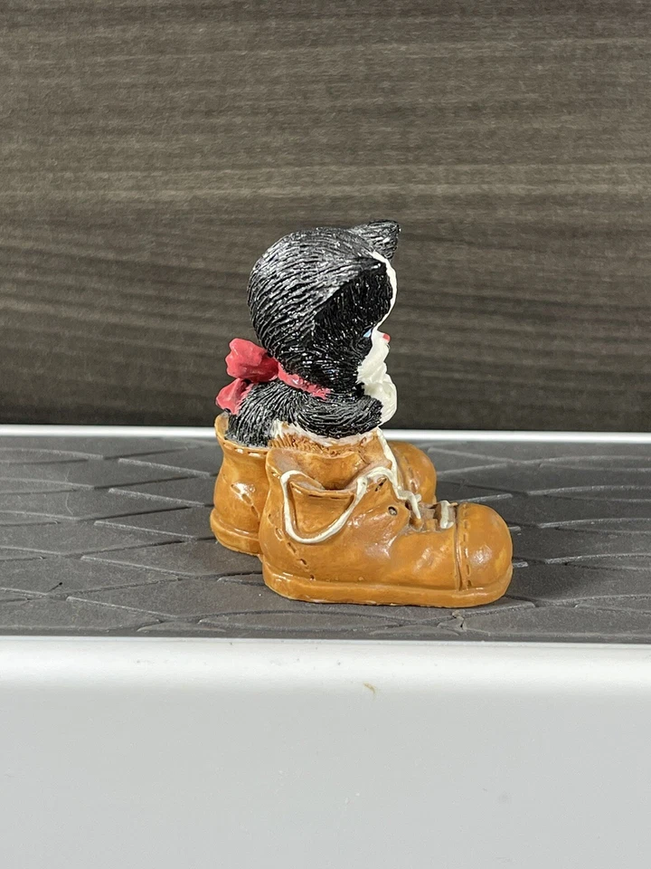 Gatito Gato en Zapatos Botas Jugando con Cuerdas de Zapatos Estatuilla De Colección Enesco 1989 Foto 4 de 4
