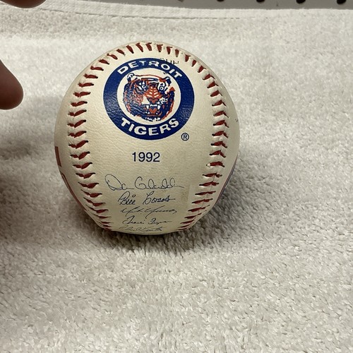Detroit Tigers Team Faux Signed Baseball Licensed MLB PROMO 1992 Stadium Kroger - Picture 4 of 7
