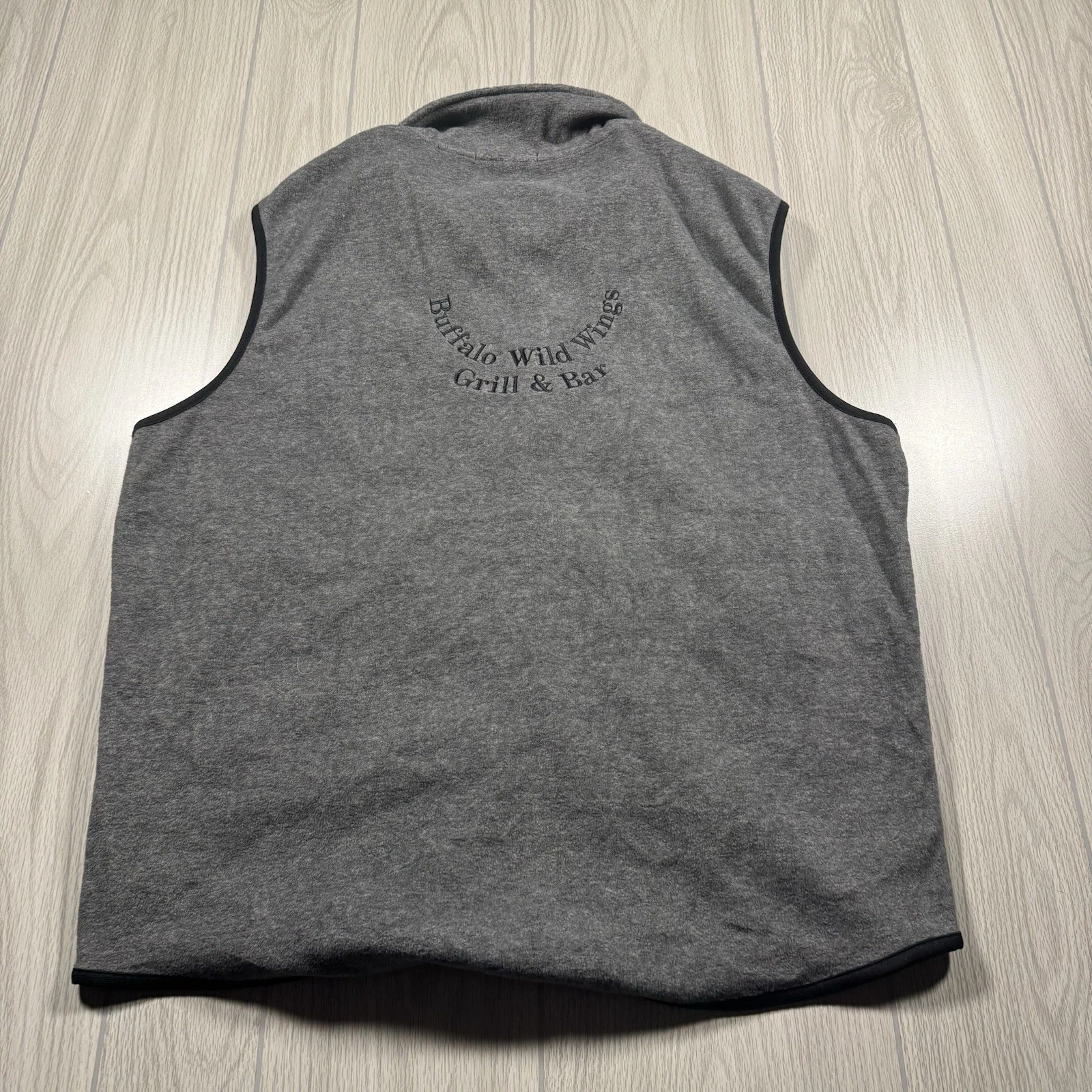 Buffalo Wild Wings Full Zip Fleece Vest Mens XL Gray Logo Port & Co Workwear EUC image 7