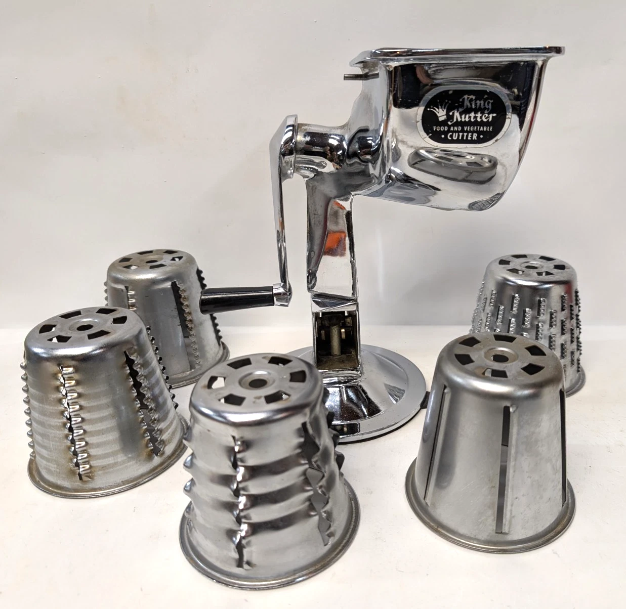 King Kutter Kitchen Cutter Food Processor w/ 5 Cones VGC with Safety Guard!
Opens in a new window or