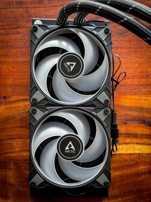 ARCTIC Liquid Freezer II 240 A-RGB   240mm AiO Wasserkühlung sehr guter Zustand