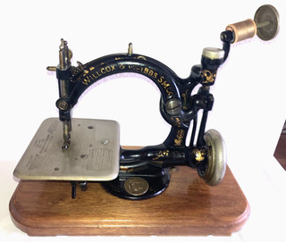 FABULOUS & EARLY ANTIQUE 19TH CENTURY WILLCOX & GIBBS CAST IRON SEWING MACHINE