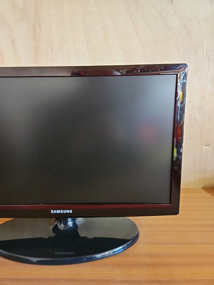 Samsung UE19ES4000  19" Freeview TV No Remote - Image 3 of 4