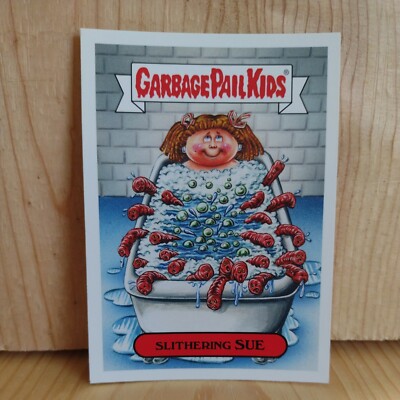 2019 GPK: SLITHERING SUE  .  MODERN HORROR:  9a of 15. . B2