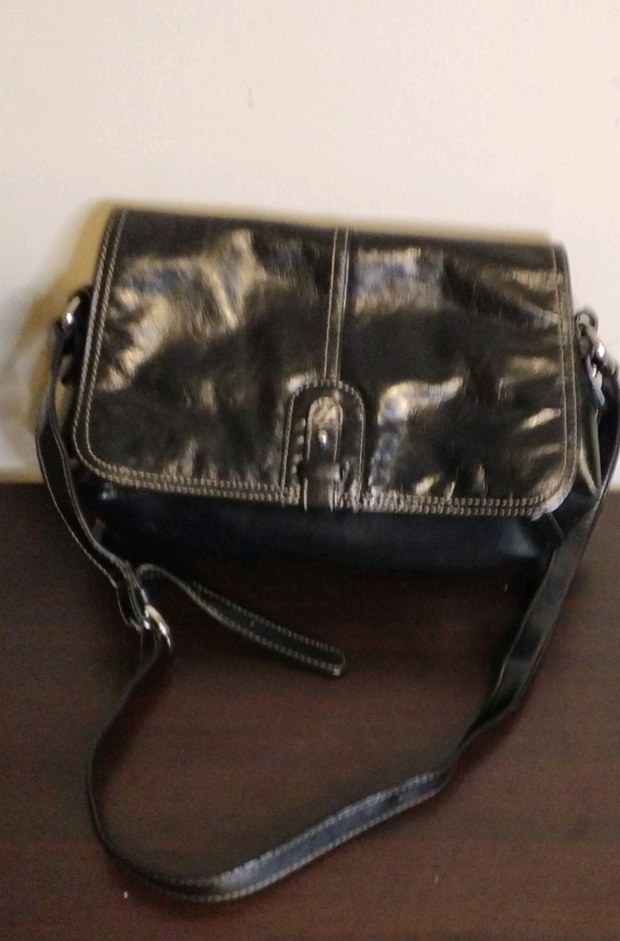 Giani Bernini Black Zip Solid Women’s Shoulder Ba… - image 1