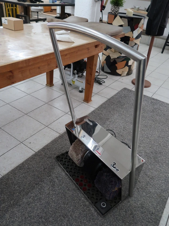 Von Fa. Heute Schuhputzmaschine / Schuh-Putzmaschine im sehr guten Zustand.