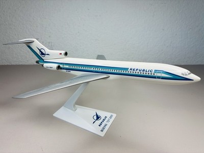 Boeing 727-200 Republic Airlines Flight Miniature Model Airplane