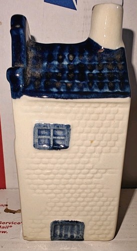 Vintage KLM Airlines Blue Delft Porcelain House #12, Empty - Picture 4 of 7
