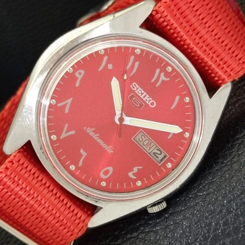 VINTAGE SEIKO 5 AUTOMATIC JAPAN MENS ARABIC RED COLOR DIAL WATCH a701350-1