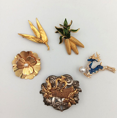 Lot Of 5 Vintage to Mod Costume Brooches Some Signed Gold Tone Faux Pearl