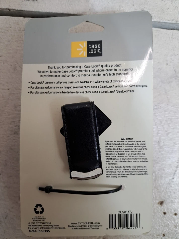 Funda de cuero para teléfono pequeña universal Case Logic de colección negra con gancho para cinturón Foto 3 de 4