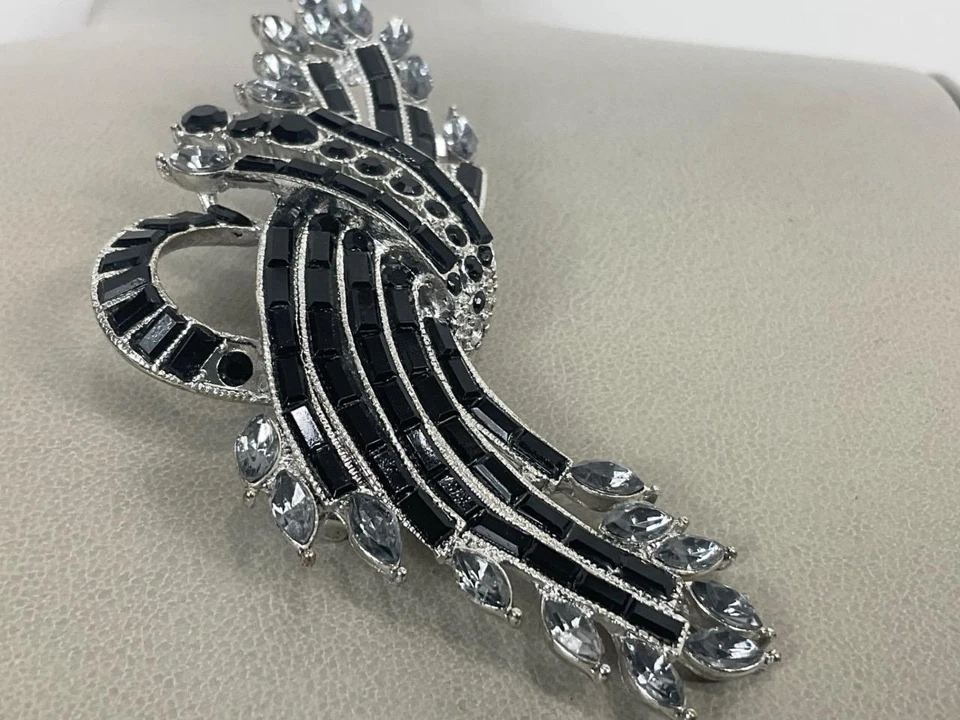 Robert Rose Black & Silver Brooch - Image 2 of 4