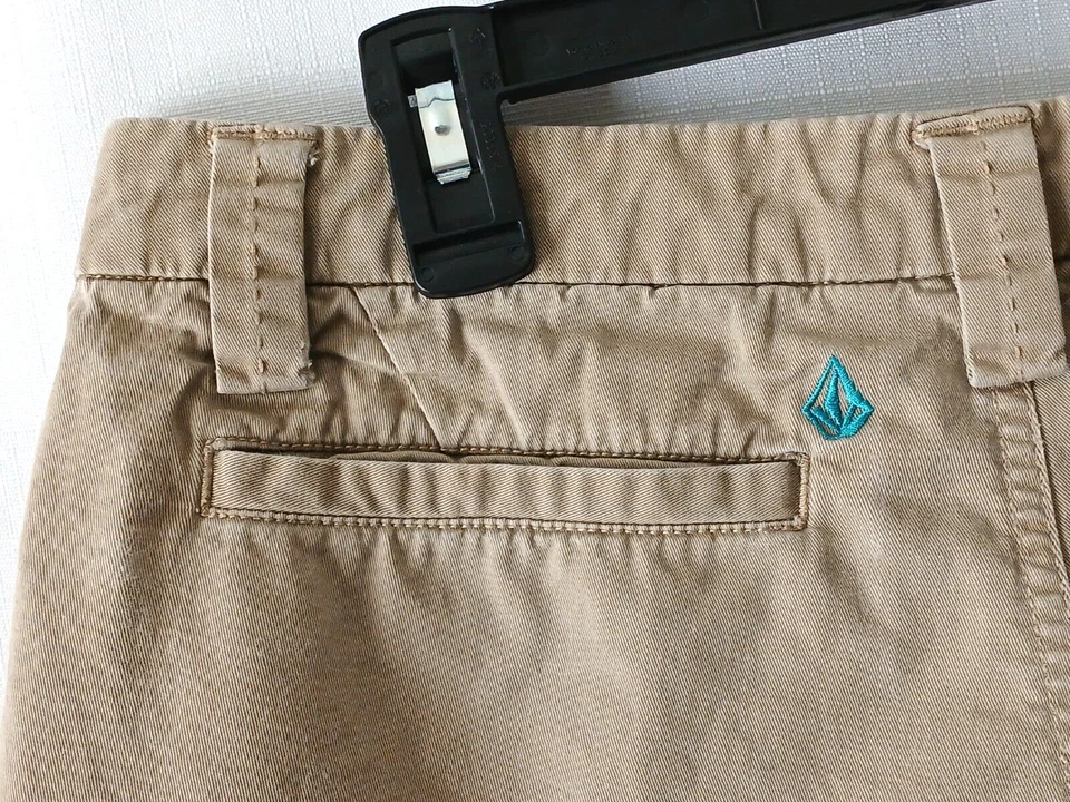 Curto cáqui Volcom/Pacsun feminino/júnior Y2K cintura baixa 5,5" costura interna, bolsos - Imagem 4 de 4