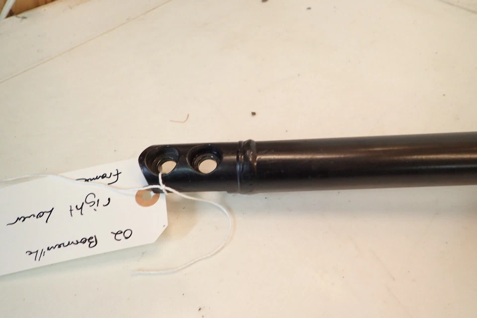 01-19 Triumph Bonneville 800 T100 cuadro inferior derecho cuna Foto 4 de 4