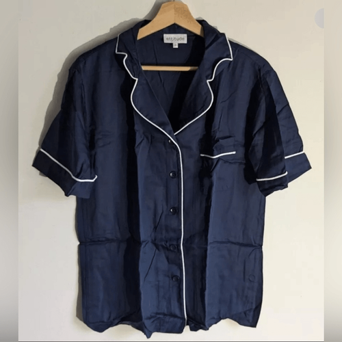 Neu mit Etikett Ettitude Satin ozeanblau Langarm Button-Down Pyjama Shirt Oberteil - Größe S - Bild 2 von 7