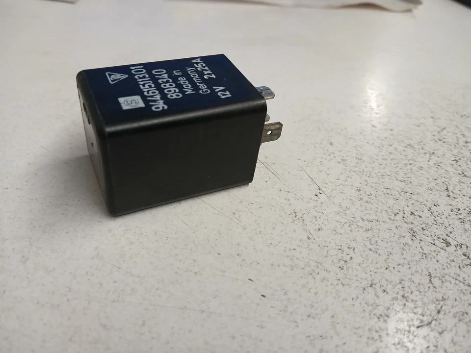 Porsche 924 944 928 relé multiusos 944 615 113 01 usado 84 944 Foto 3 de 4