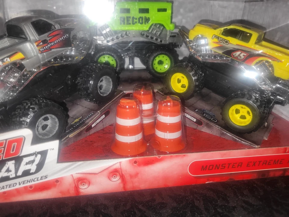 New Bright Monster Extreme Playset 4X4 3 Trucks Chevy Silverado Ford F-150 + - Image 2 of 4