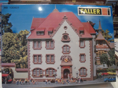 Faller HO 130923 kit Erich-Kästner Gymnasium en embalaje original 1:87 todavía soldado | Condition: Neu