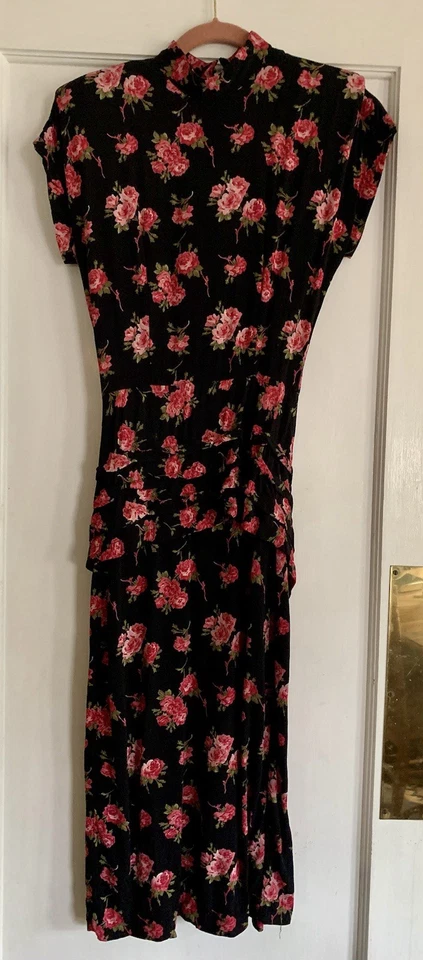 Vintage 80s Black Cabbage Pink Rose Print Rayon Short Sleeve 9/10 Shoulder Pads - Image 2 of 4