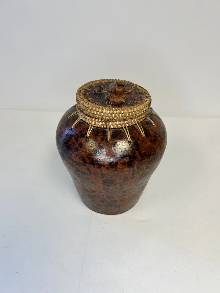 Rinjan Pottery Handcrafted Decorative Pot With Frog Lid Hand Tied Rattan F882 - Image 3 of 4